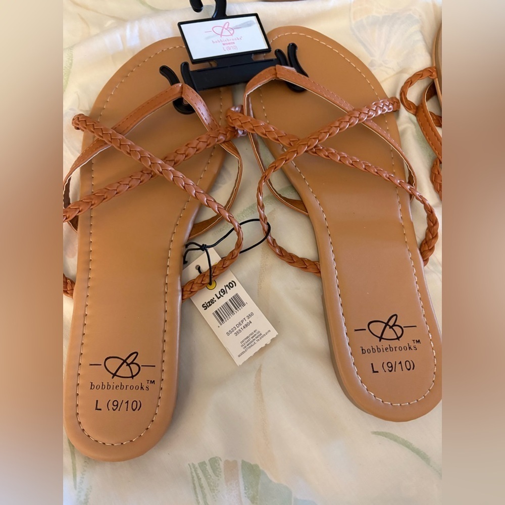 Bobbie Brooks Tan Braided Sandals
Comfortable casual and classic
New - Large